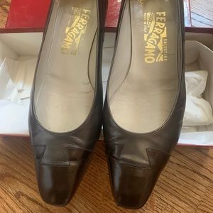 Salvatore Ferragamo shoes 8.5 B pumps heels retro vintage Saks Fifth Ave 80s 90